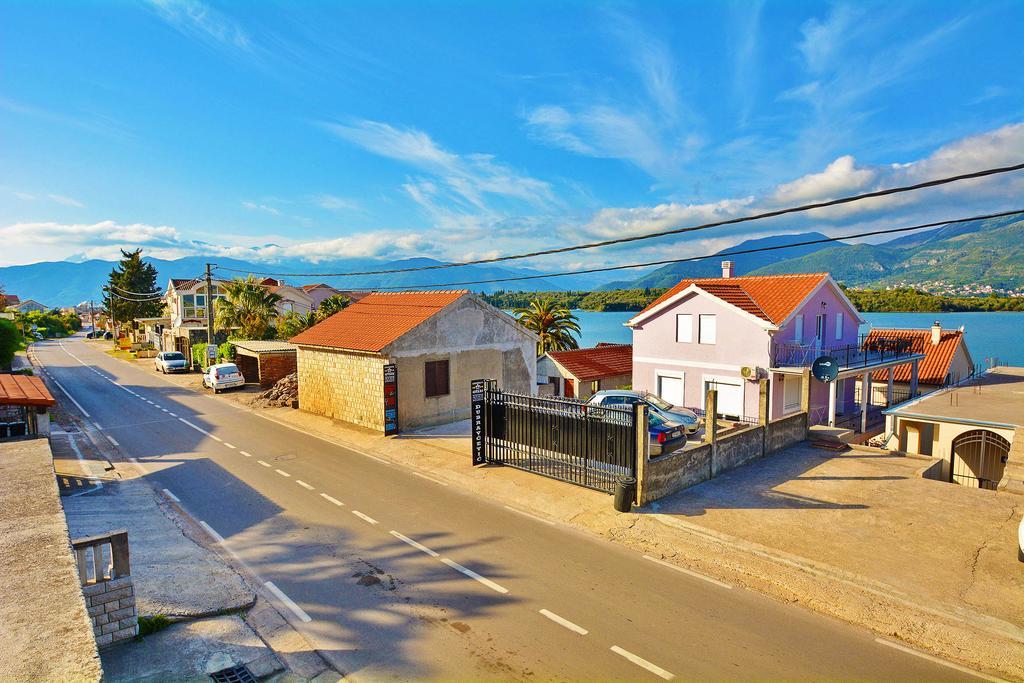 Apartments Bella Di Boka Tivat Exterior photo