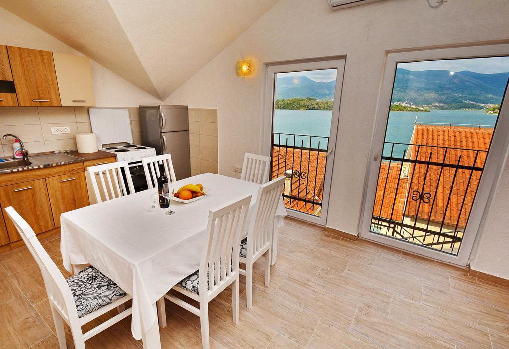 Apartments Bella Di Boka Tivat Exterior photo
