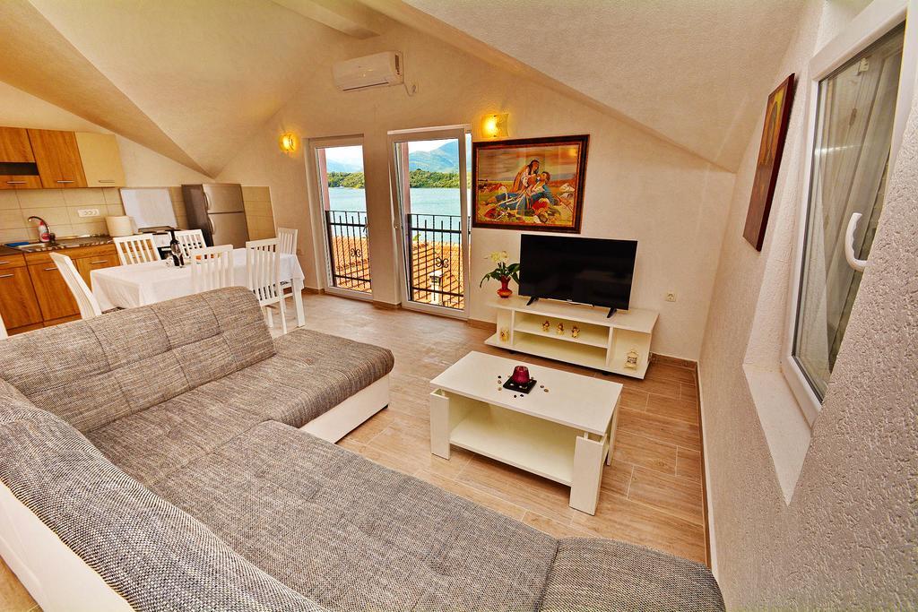 Apartments Bella Di Boka Tivat Exterior photo